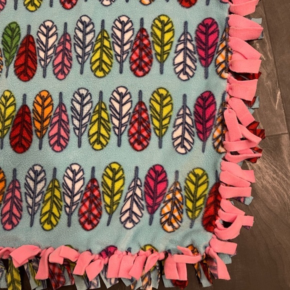 Other - BLANKET Fleece Feather Design Size 52” x 62” Handmade Excellent Condition